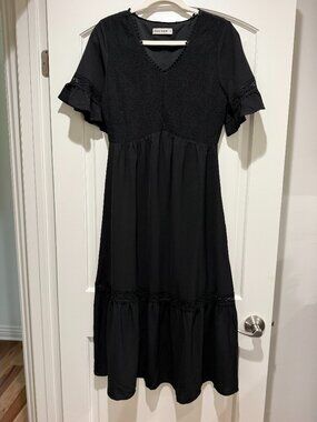 Grace Karin Black Smocked Midi Dress Size: Med.